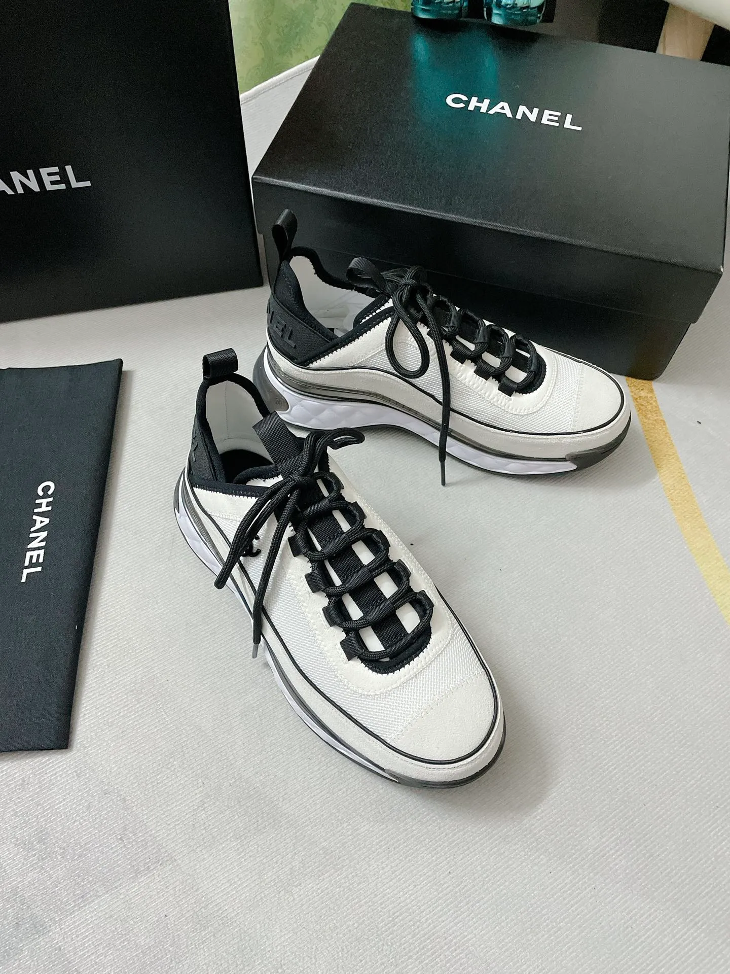 👟👟Ex-factory price 480👟👟 Women's shoes, women's clothing, sizes: 35-45 in stock, welcome to see the board for tasting details. Chanel Chanel Couple Style Xiaoxiang Casual Sports Shoes Dad Shoes Couple Style Counter original version 1:1, each color is accurately matched and internally marked. Black and gold logo. Fabric: Silk cowhide/Imported sheep tendon Outsole: T👟👟Ex-factory price U outsole/Transparent crystal bottom Comes with flip-top magnet box, complete package